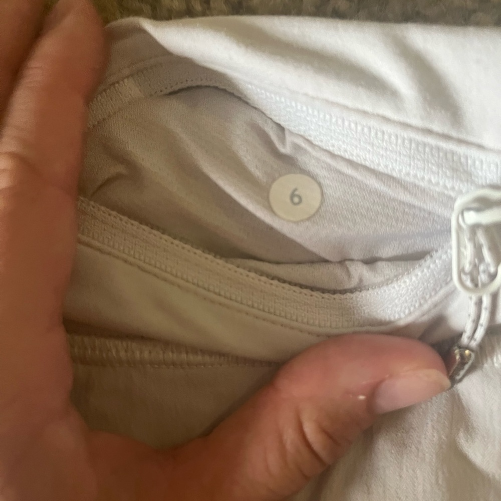 White Lulu Shorts - Picture 3 of 3